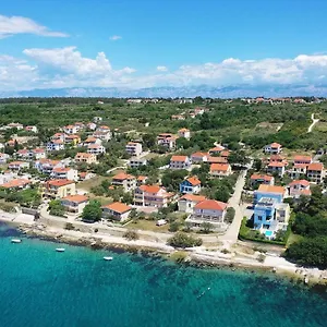 apartments-moira-i-loli.hotelinzadar.com/