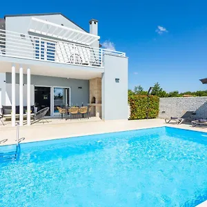 Ovis Villa